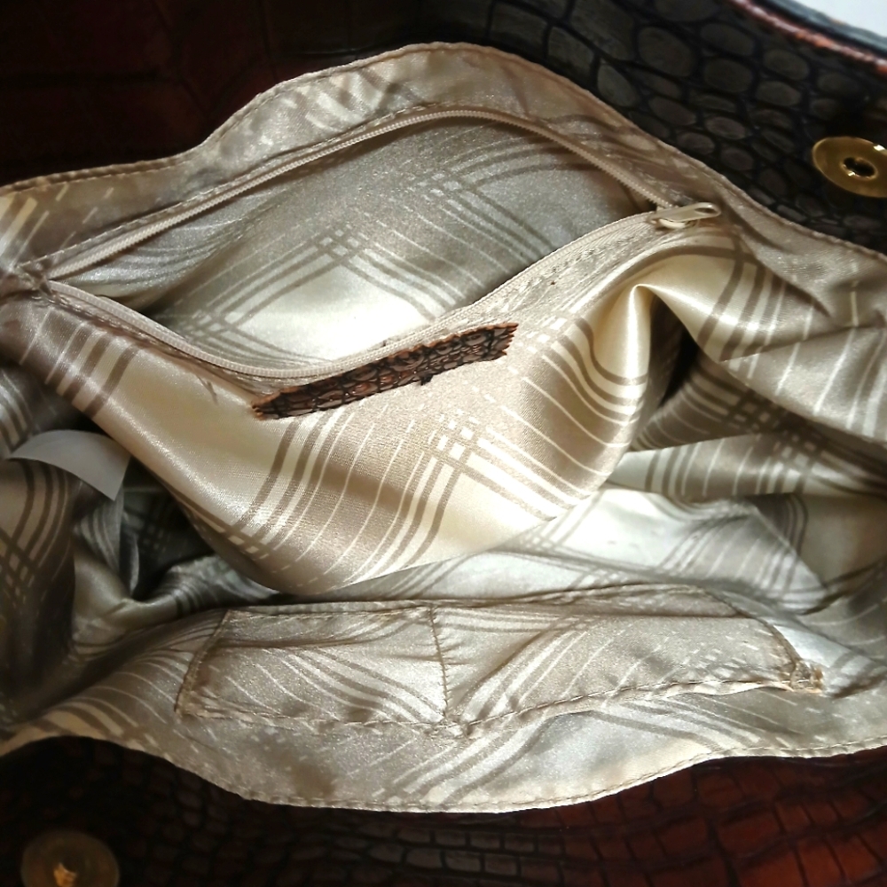 London Fog Elegant Brown Crocodile-Embossed Women's Bag - Picture 6 of 9